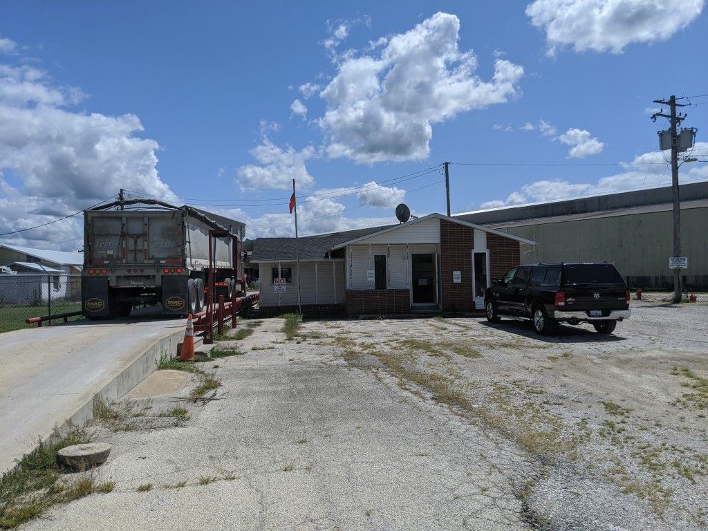 610 W Ross Ln, Danville, IL 61834